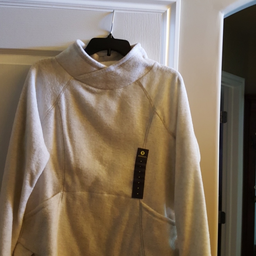 Long sleeve runner pull over cream color